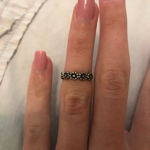 Cute flower midi ring/pinky ring!